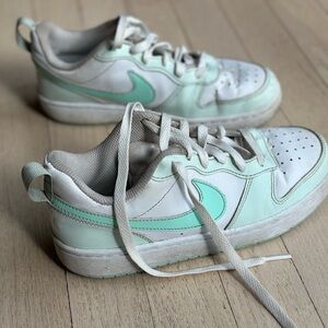 Nike Dunk Low size 4Y